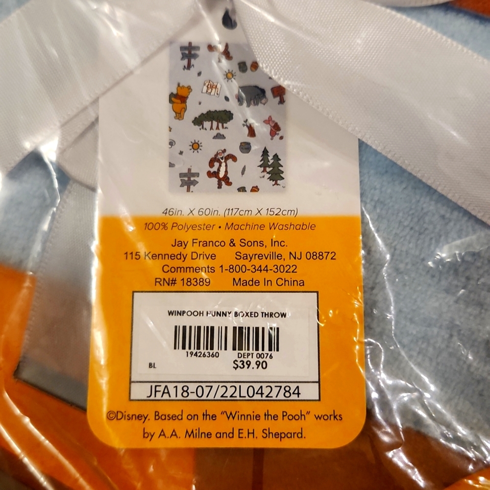 WINNIE-THE-POOH fleece throw😍 - Picture 2 of 3